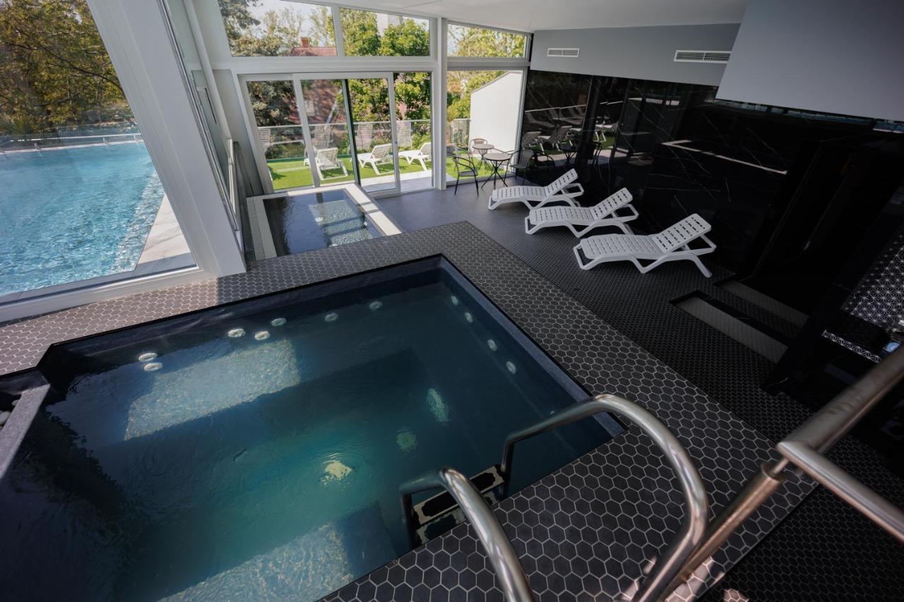 Villa Bauhaus Wellness Apartman 102 シオーフォク エクステリア 写真