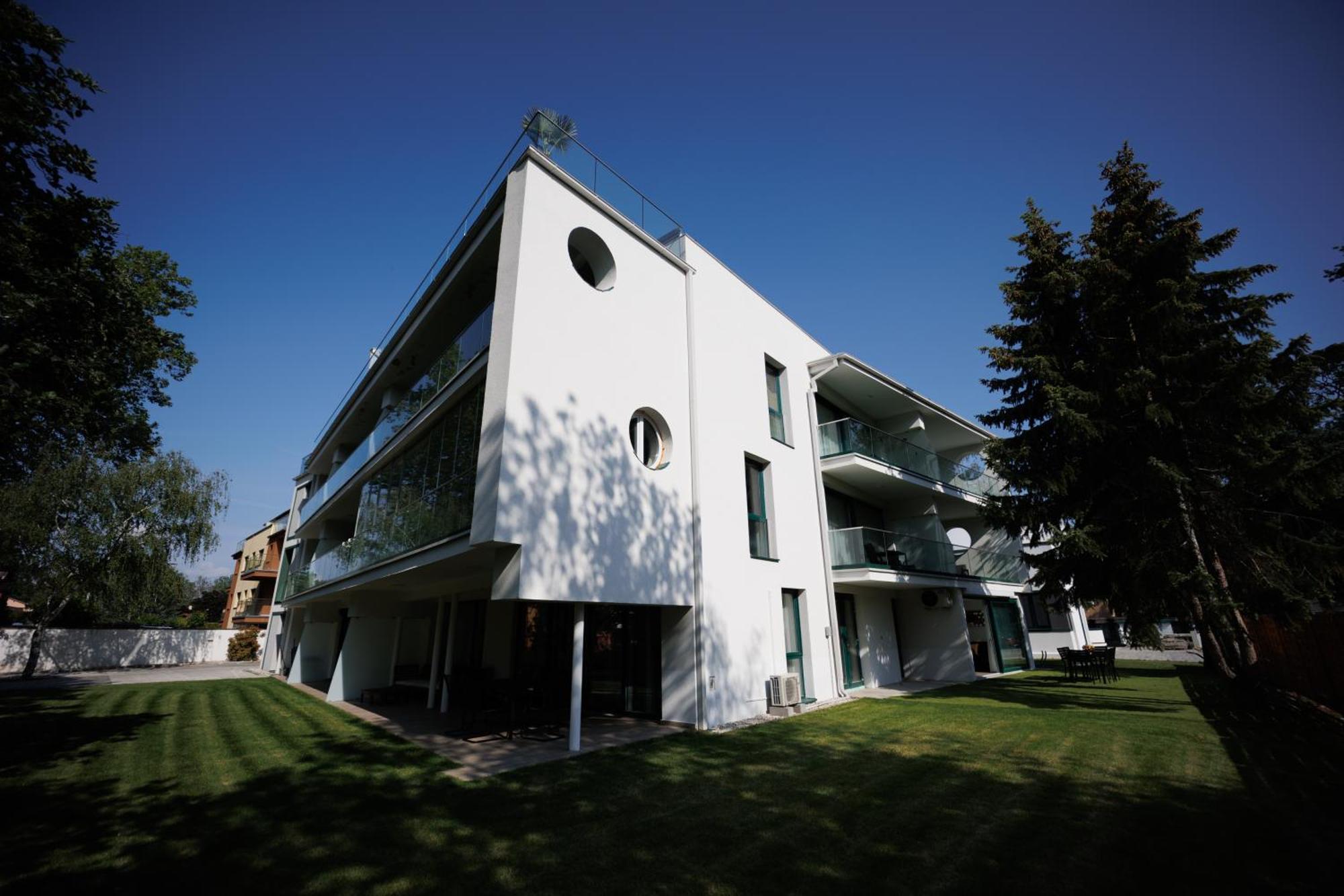 Villa Bauhaus Wellness Apartman 102 シオーフォク エクステリア 写真
